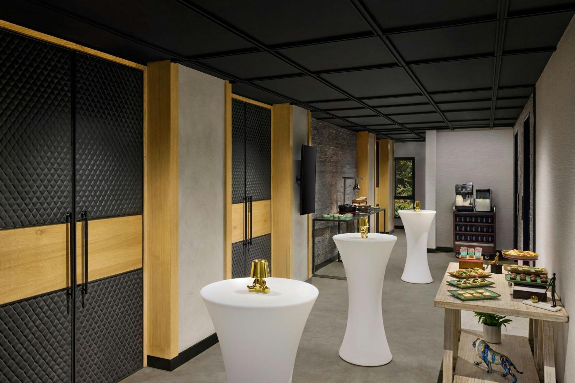 Moxy Mumbai Andheri West Exterior photo